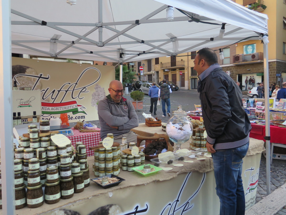 Frascati-Truffle-Vendor-by-Casale-Sonnino